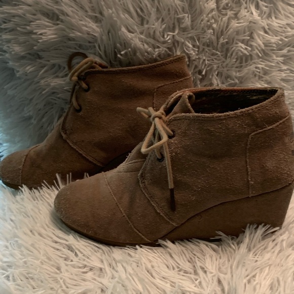 TOMS Suede Wedges Size 7 (taupe) - Picture 1 of 5